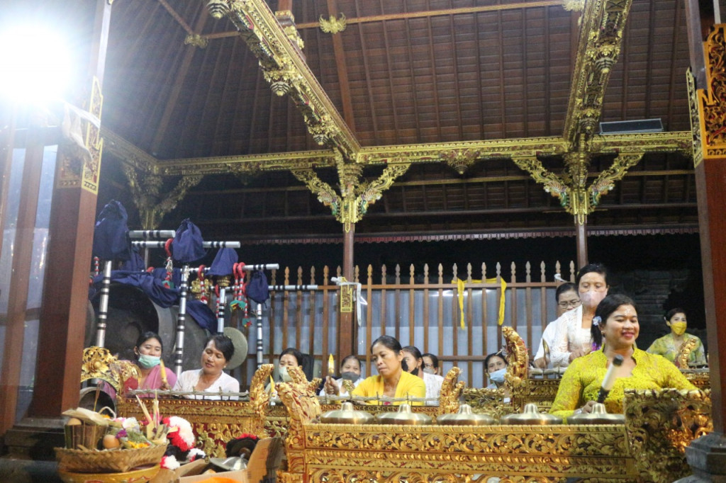 Desa Adat Padang Luwih Nuasen Sekaa Tabuh Paiketan Istri (Pakis)